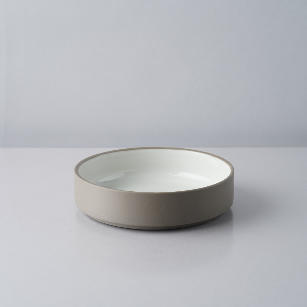 波佐見焼 HASAMI PORCELAIN GREY シャローボウル(S) 14.5cm Ash White(HAW108) HASAMI PORCELAIN Studio1156