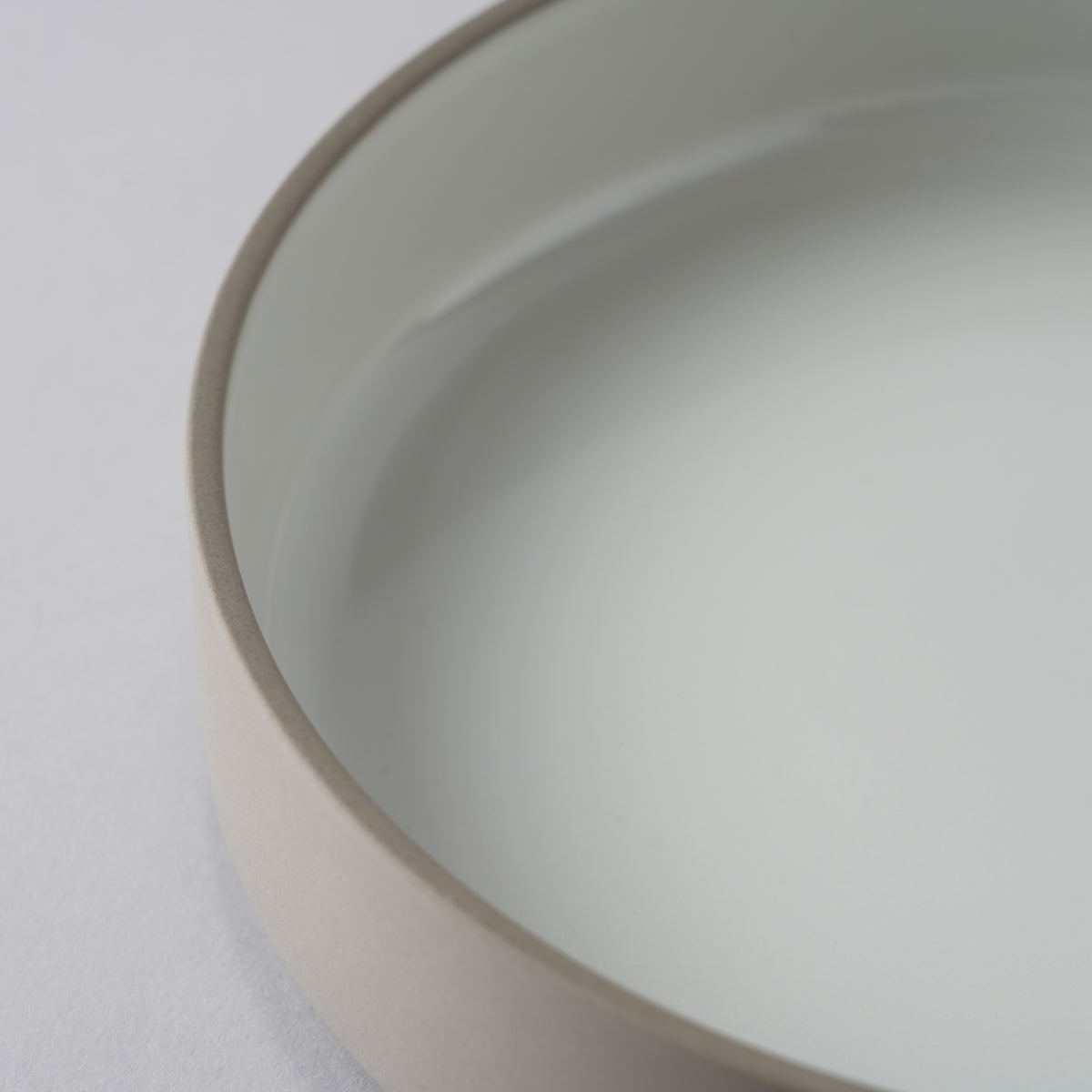 波佐見焼 HASAMI PORCELAIN GREY シャローボウル(M) 18.5cm Ash White(HAW109) HASAMI PORCELAIN Studio1156