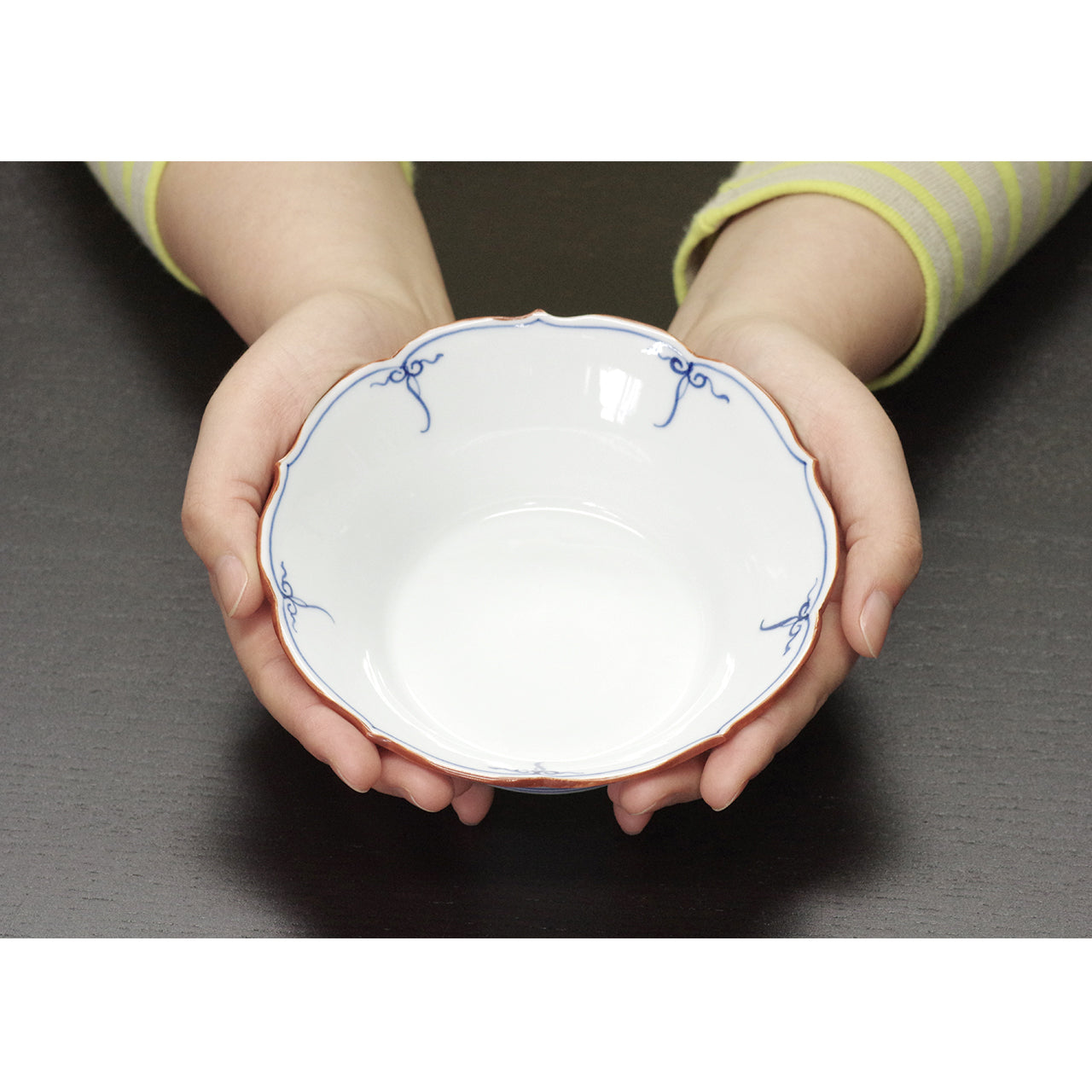 波佐見焼 桔梗渕 瓔珞紋平鉢(青) 15cm