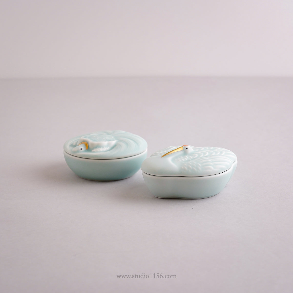 公式通販伊万里焼の作家物◼️かなり可愛い波打ったフタ付きの陶器、古美術品、デザート皿？ 工芸品